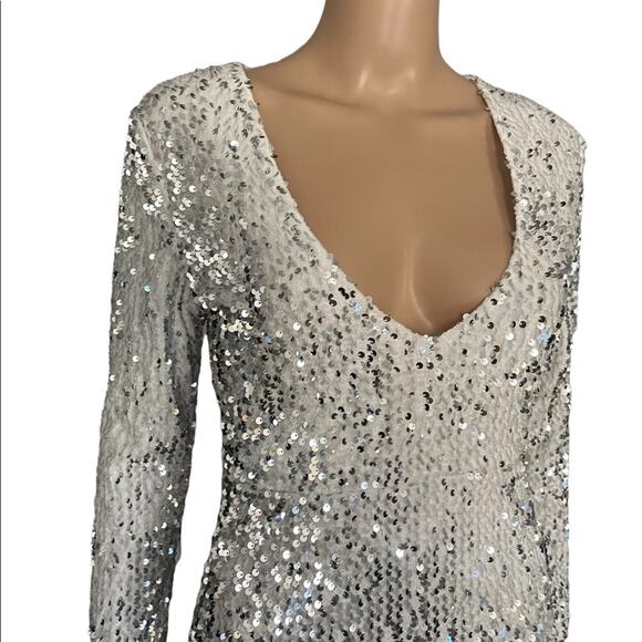NWOT Bodycon DRESS Womens S Silver Deep V Sequined Long Sleeves Slit Cocktail - Picture 3 of 14